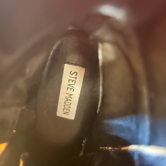 Steve Madden squared toe boot. Size 6. Worn once. - Picture 6 of 7